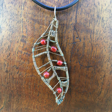 Load image into Gallery viewer, fallen leaf