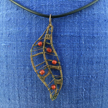 Load image into Gallery viewer, fallen leaf